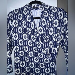 J. McLaughlin stretch faux wrap sheath dress in navy blue and cream size small